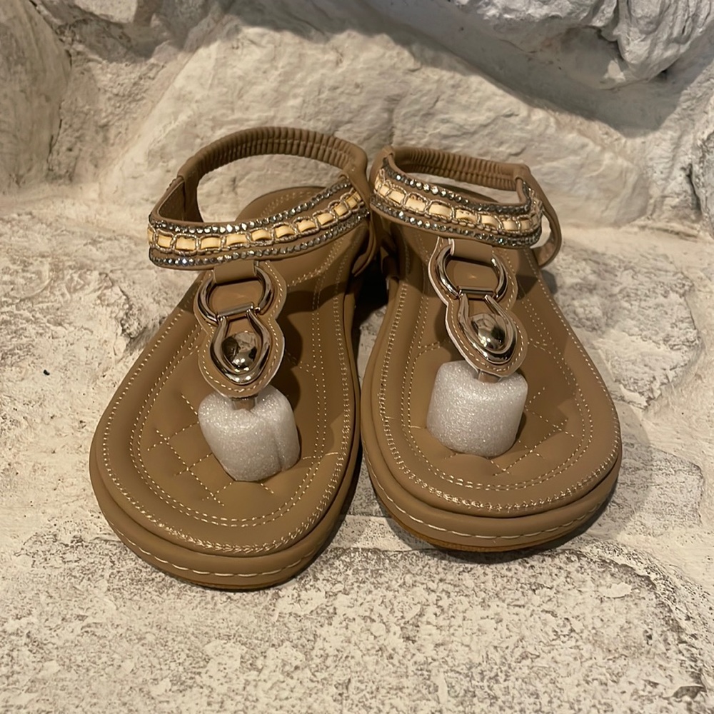 Siketu Womens Sandal with elastic around the ankle size 7 new without tags.